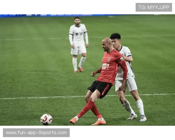 津门虎铁腰遭重罚：一场足球场上的背后风波